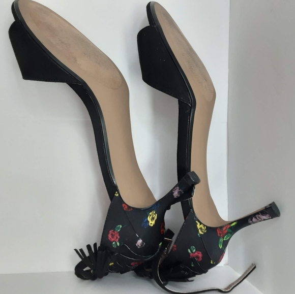 Betsy Johnson Ressy Flowered Open-Toe Stra… - Picture 4 of 7